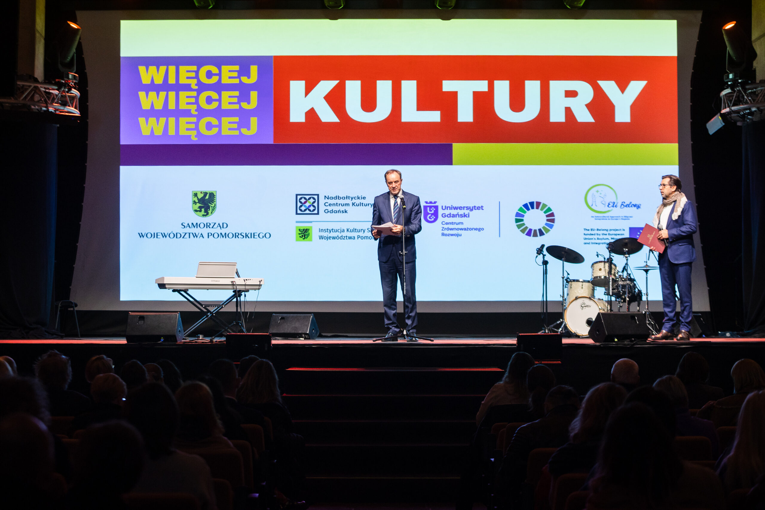 WIĘCEJ KULTURY! Relacja z konferencji, zdjęcia, materiały.